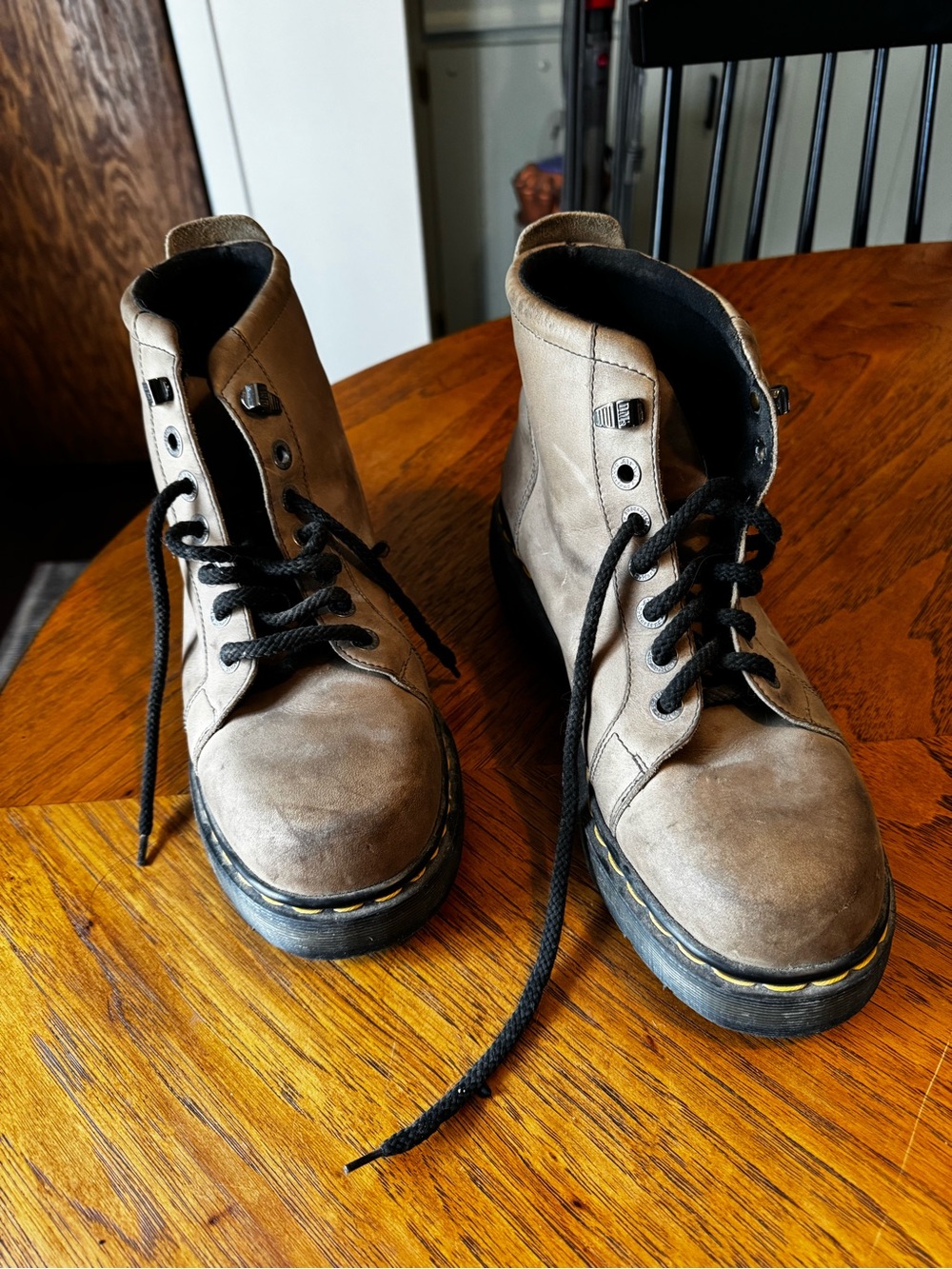 Dr. Martens Brown Leather Lace-Up Boots Unisex M8 / W10 MADE IN ENGLAND - Picture 2 of 6